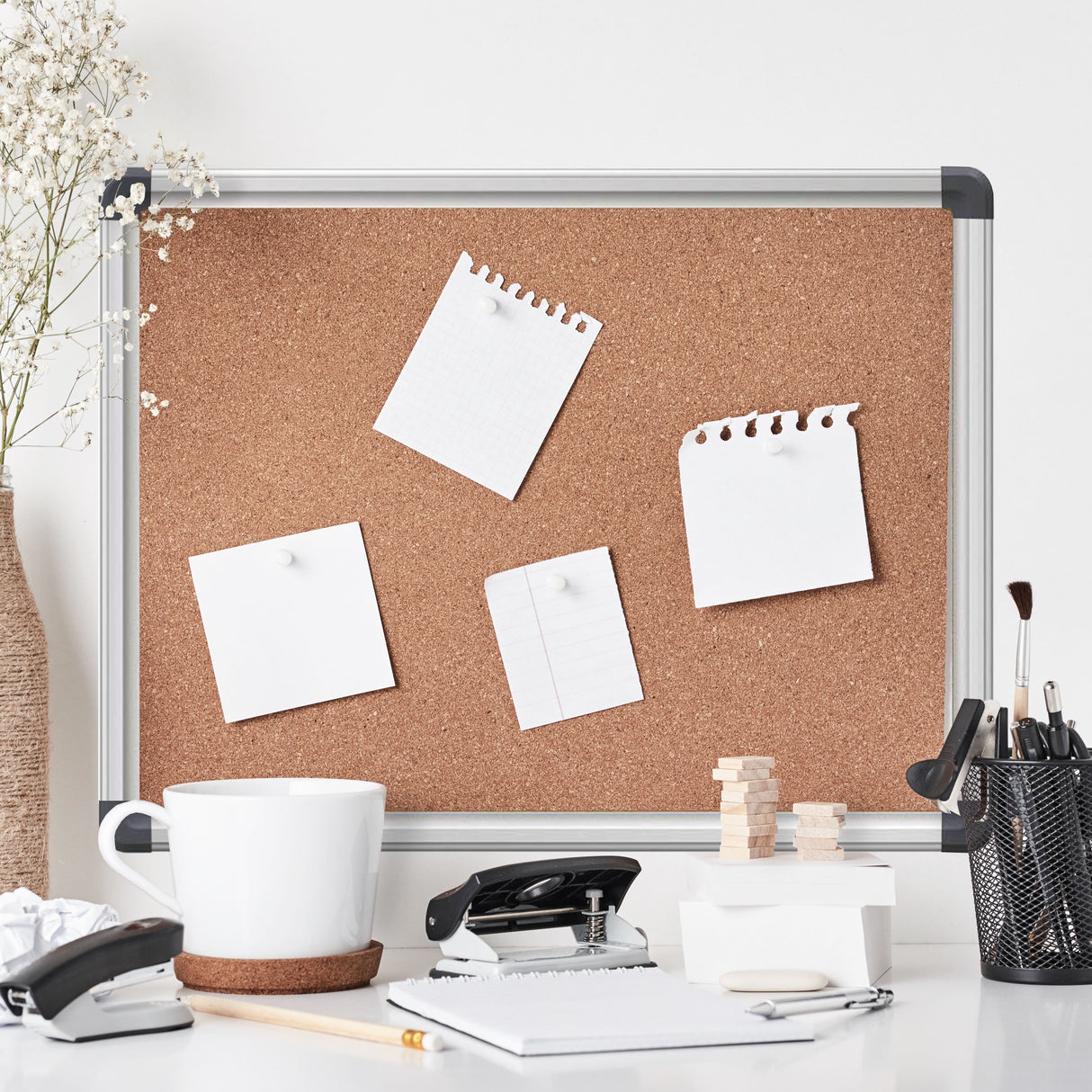 Kork-Pinnwand CORKY | Aluminiumrahmen | Selbstheilend | Erhältlich in 6 Größen