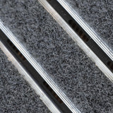 Eingangsmatte ALUPRO mit Teppich-Einsatz Nahaufnahme Mattenlager | Grau