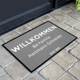 Fußmatte SVS-FANMATTE - Design "Willkommen bei Familie XY" - personalisierbar | Mittelgrau/Weiß