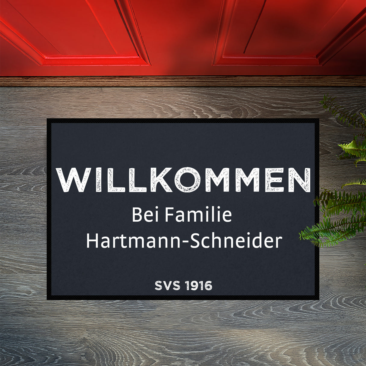 Fußmatte SVS-FANMATTE - Design "Willkommen bei Familie XY" - personalisierbar | Anthrazit/Weiß