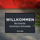 Fußmatte SVS-FANMATTE - Design "Willkommen bei Familie XY" - personalisierbar | Anthrazit/Weiß