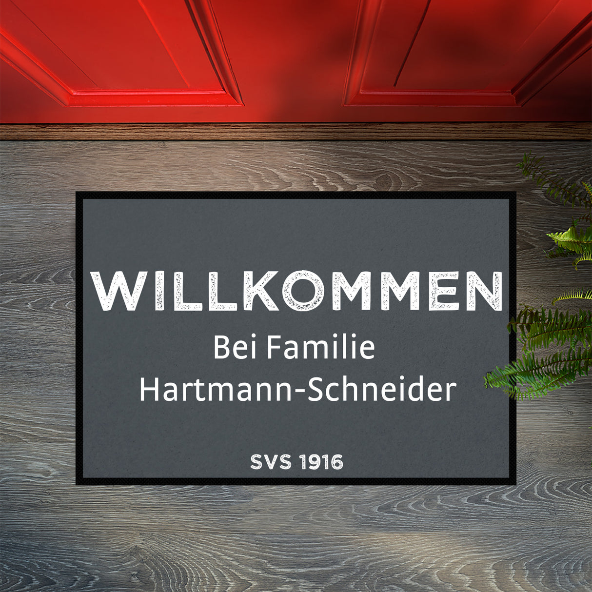 Fußmatte SVS-FANMATTE - Design "Willkommen bei Familie XY" - personalisierbar | Dunkelgrau/Weiß