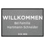 Fußmatte SVS-FANMATTE - Design "Willkommen bei Familie XY" - personalisierbar | Mittelgrau/Weiß